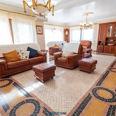 Pool Relaxing Getaway, Bbq, Wi-fi, Netflix Villa *